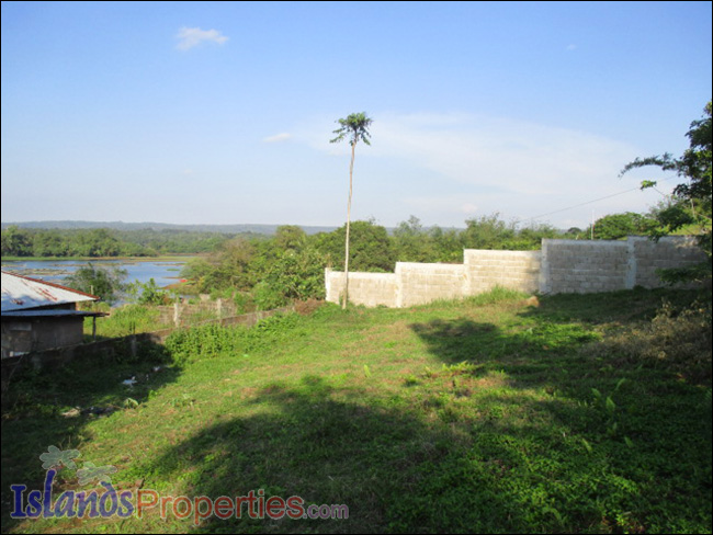 Lot overlooking the Lake for Sale Agricultural land