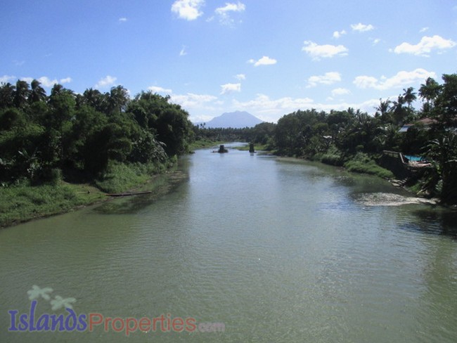 Riverside Resort for Sale Overlooking the river and directly accessible to the provincial road
