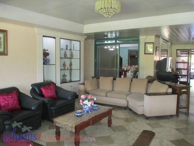 Riverside Resort for Sale Living room