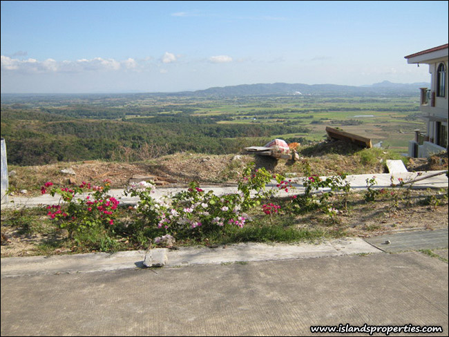 Exclusive Overlooking Residential Lot for Sale (House not included)