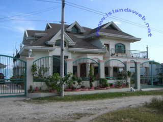 8 Bedroom Resort Style Home A 3 storey property with a large outdoor swimming pool, entertaiment area, and maid quarter.