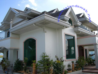 8 Bedroom Resort Style Home A 3 storey property with a large outdoor swimming pool, entertaiment area, and maid quarter.